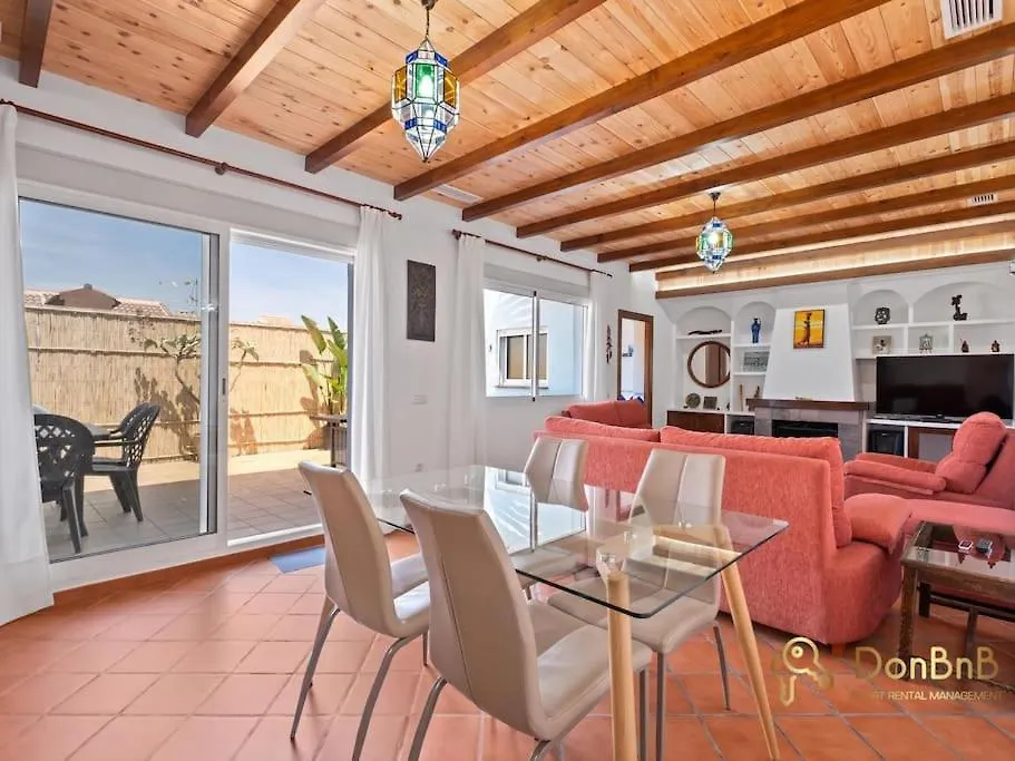 Casa Con 3 Habitaciones En El Tarajal Malaga location