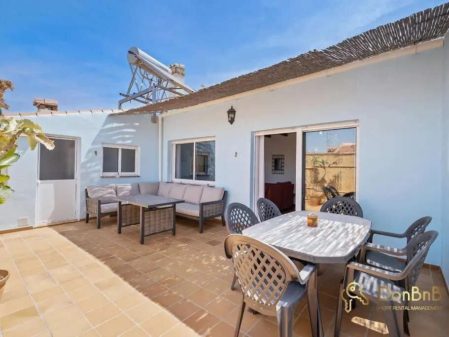 Casa Con 3 Habitaciones En El Tarajal Malaga Holiday home